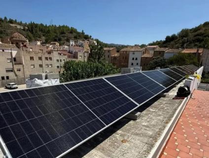 Instal·lació fotovoltaica d'autoconsum Escola la Pineda 